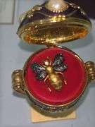 Joan Rivers Imperial Treasures II Lost Treasures Egg with Base and Bee Pin