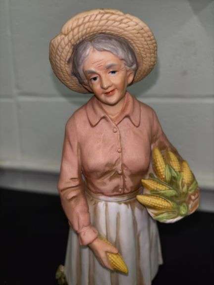 Pair of Vintage Homco Figurines