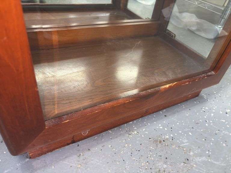 Pulaski Furniture Curio Cabinet