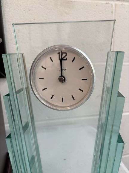 Pair of Mantle Clocks
