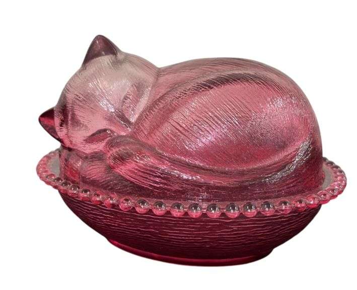 Indiana Glass Cat on Nest