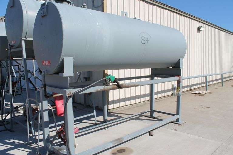 1000 GALLON OFF ROAD DIESEL FUEL TANK WITH PUMP