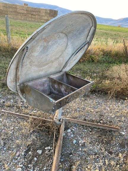 Salt feeder