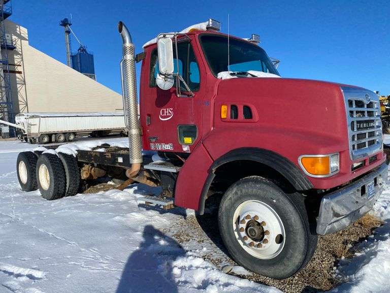 2001 NON RUNNING STERLING CAB AND CHASSIS CAT C12