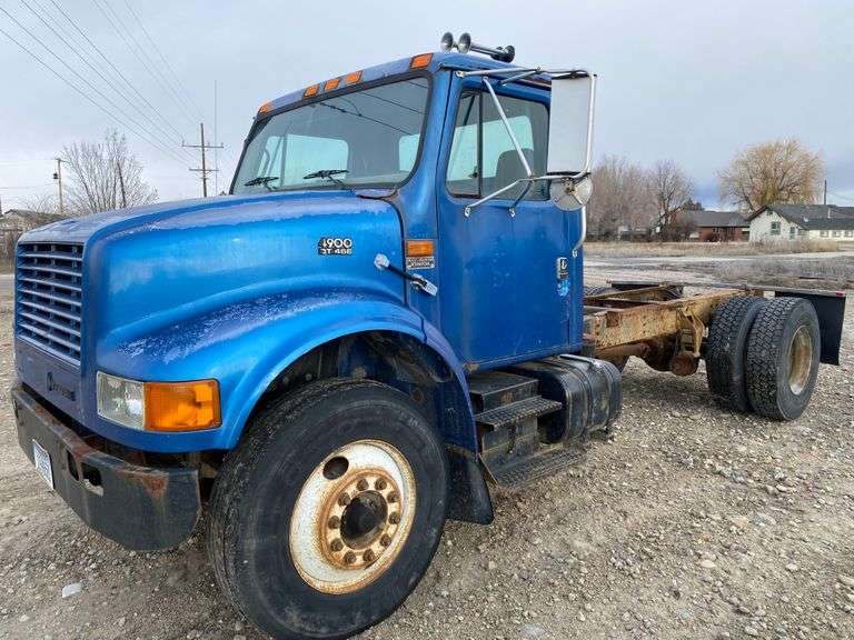 1997 INTERNATIONAL 4900 CAB AND CHASSIS