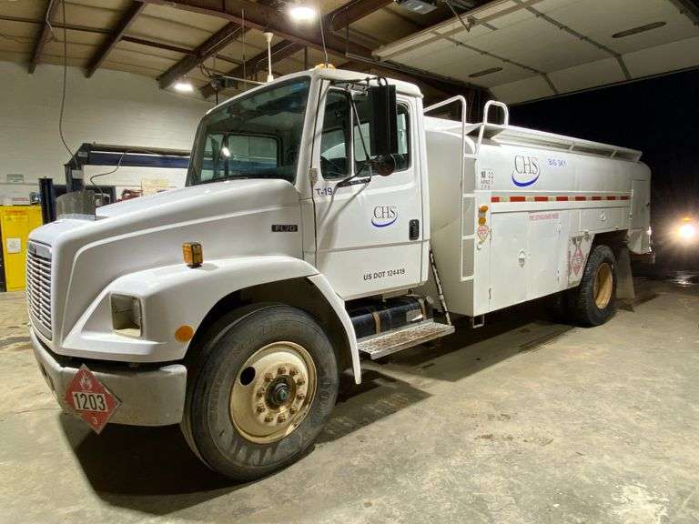 1995 Frieghtliner FL70 Fuel truck