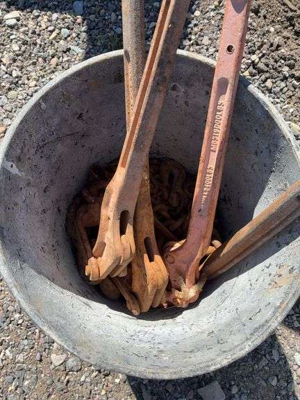 Load Chain Bucket Bucket with Load Chains and 4 Binders - Rivers West Auction