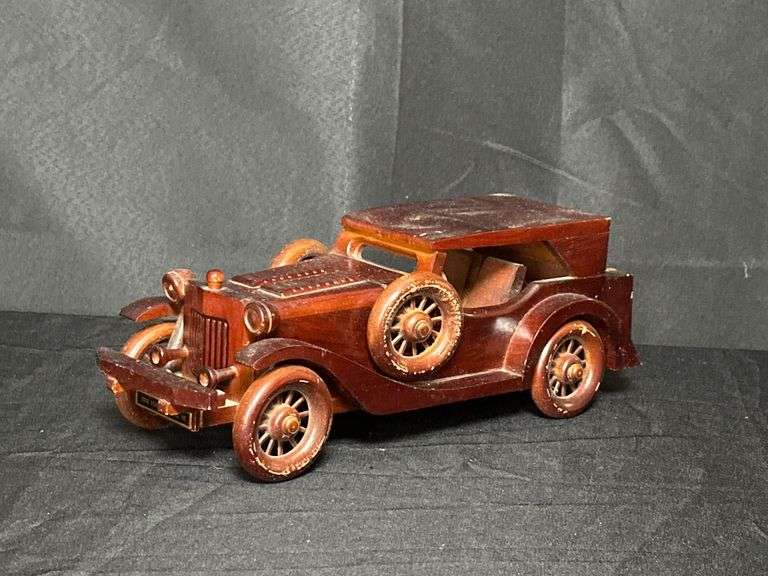 Wooden 1932 Ford V8 Model 18 Car Sculpture