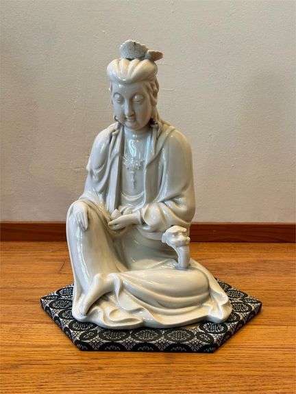White Porcelain Guanyin Figurine