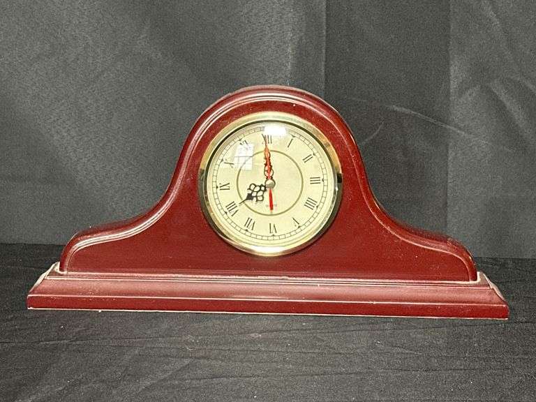 Mahogany Wooden Mantel Clock With Quartz Movement