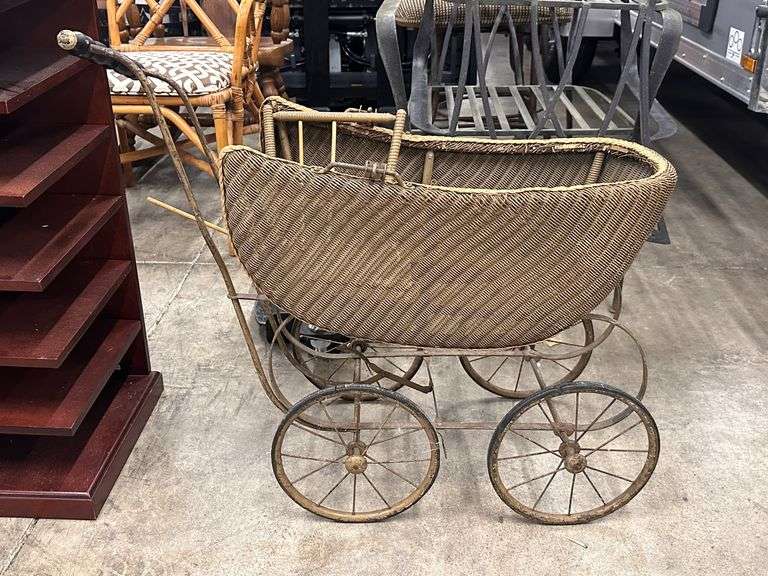 Wicker Baby Carriage with Metal Frame