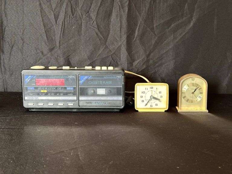 Soundesign Clock Radio with Two Clocks