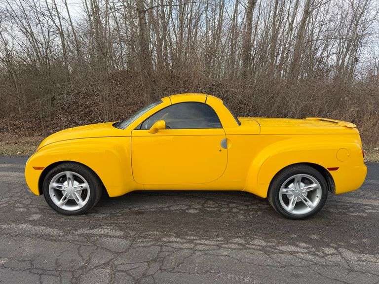 2004 Chevrolet SSR Convertible Truck