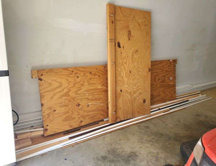 Lot of Wood, Crown Moulding, 3/4" Round, Floor Moulding and More ...