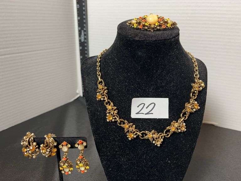 Star Jewelry- 2pr Earrings, Necklace & Pin