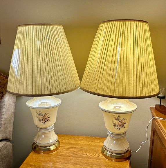 2pc Lamps 32” Tall (Shades Have Damage) (Located in Living Room)