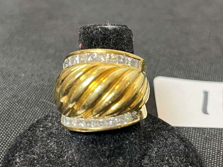 18k Diamond Ring, 14.3g +/-