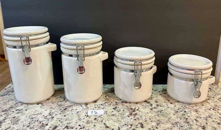 4pc Kitchen Canisters (Located in Kitchen)