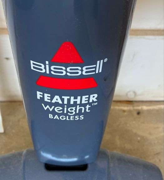Bissell Feather Weight Bagless Vacuum (Located Garage)