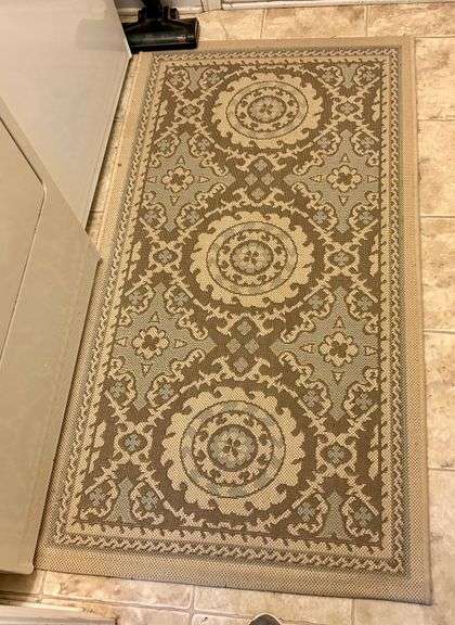 4pc Rugs (Located in Hallway)