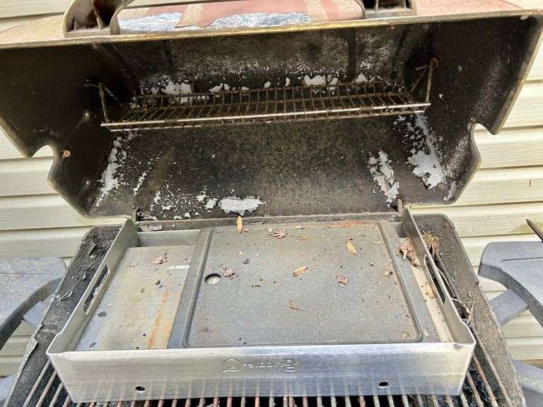 Char-Broil Grill (In Rough Shape) (Located in Back Yard)