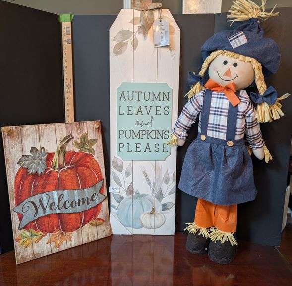 3 pc. Fall decor (located in ds back bedroom)