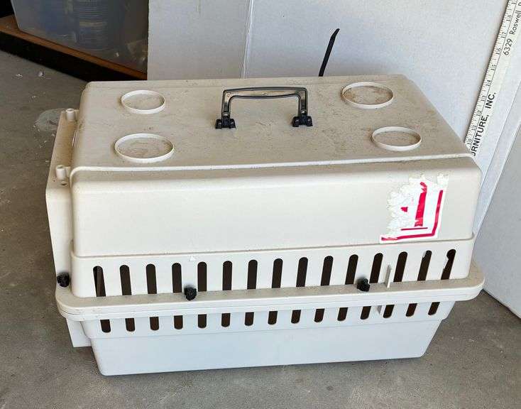 Animal Carrier, 16”X25” (Missing One Pin, Zip Tie Instead) (Located Garage)