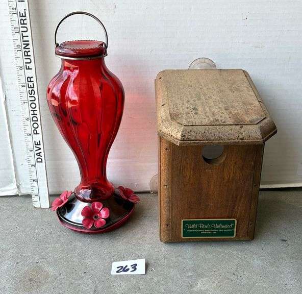 2 pc Hummingbird Feeder and Window Suction Cup Bird House (Located Garage)