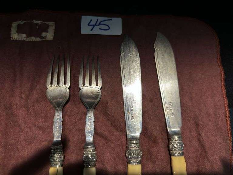 Bakelite fish cutlery (located in dining room)