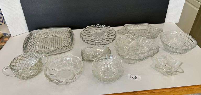 12pc Clear Glass Plates, Bowls and More (Located in Master Bedroom)