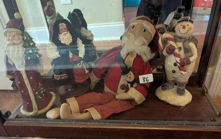 4 pc. Santa and snowmen lot(located in ds hallway)