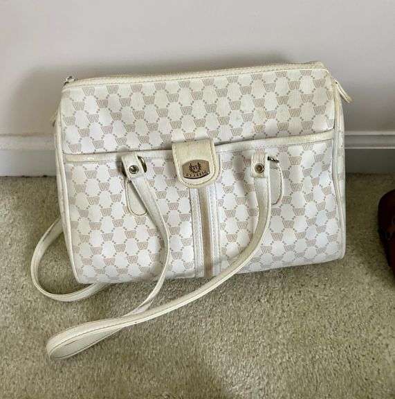 6pc Purses (Located in Bedroom to the Left)