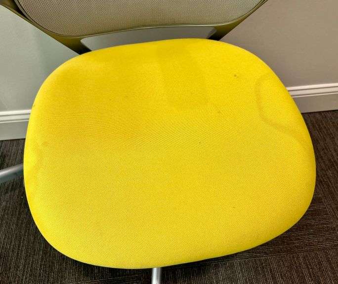 2pc Rolling Office Chairs