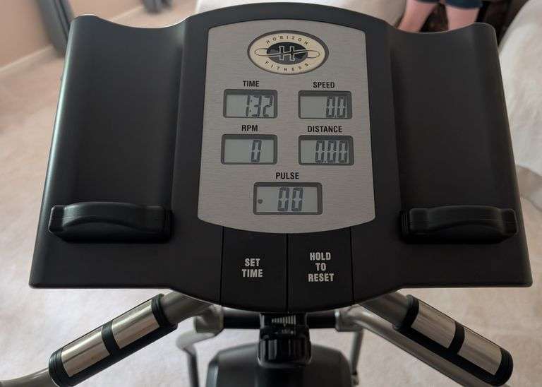 Horizon Fitness Elliptical machine, turns on, 68"x30"x 64.5"tall(located in upstairs bedroom)