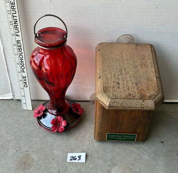 2 pc Hummingbird Feeder and Window Suction Cup Bird House (Located Garage)
