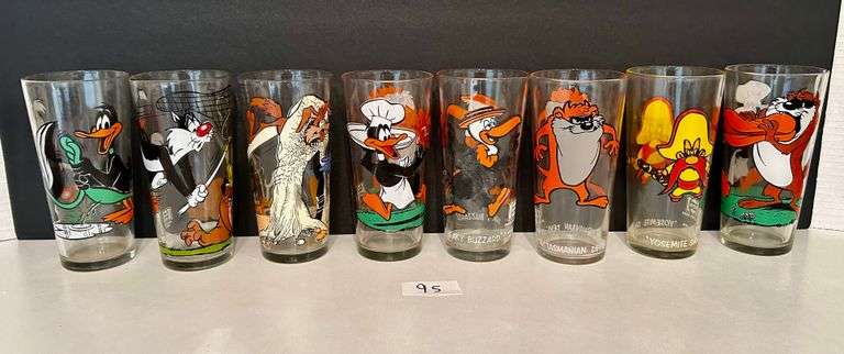 8pc Pepsi Collector Series Warner Bros 1973 Drinking Glasses (Located in Kitchen)