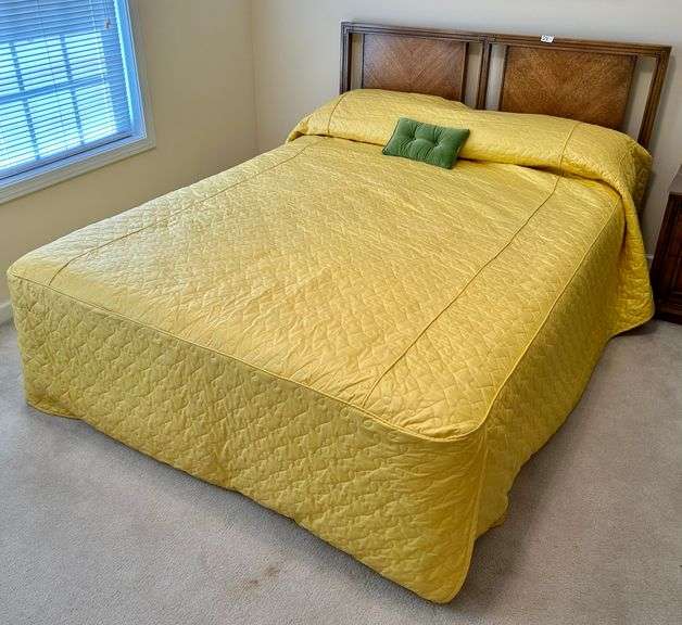 Queen Bed (Located in Bedroom to the Left)