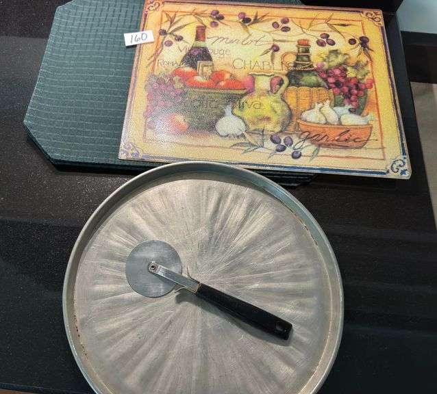 Set of 4 hunter green placemats, glass decorative trivet, pizza pan and cutter (located in kitchen)