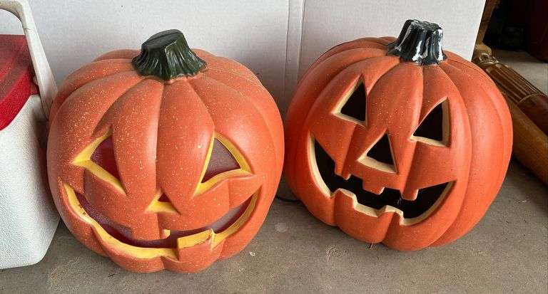 Coolers, Light-Up Pumpkins, Reusable Tote and Hot Dog Machine (Located Garage)