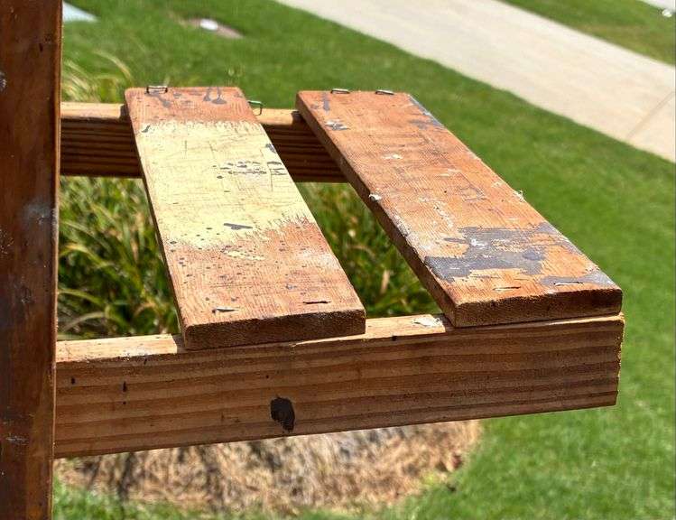 6 ft Wooden Ladder (Located Garage)