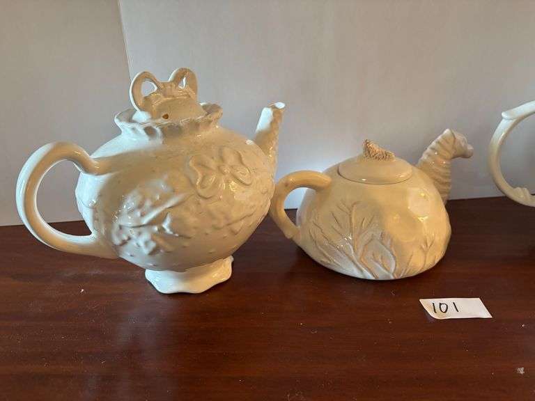 3 pc Ceramic Teapots (located in ds back room)