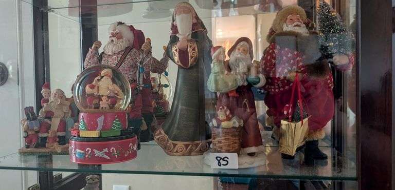 6 pc. Santa shelf lot with snowglode(located in ds hallway)
