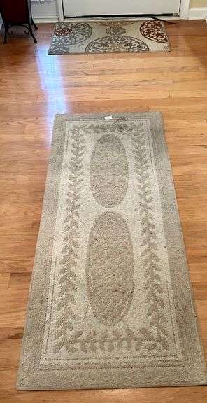 4pc Rugs (Located in Hallway)