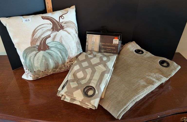 4 pc.Fall decorative pillow and 84" long window panels (located in DS back bedroom cabinet)
