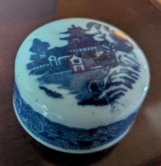 5 pc. Blue and white decor-Royal Sphinx Delfts Windmill plate, made in Holland and more, stand not i