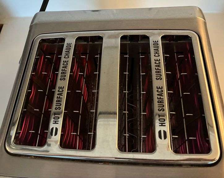 Hamilton Beach 4 Slice Toaster (Located Kitchen)