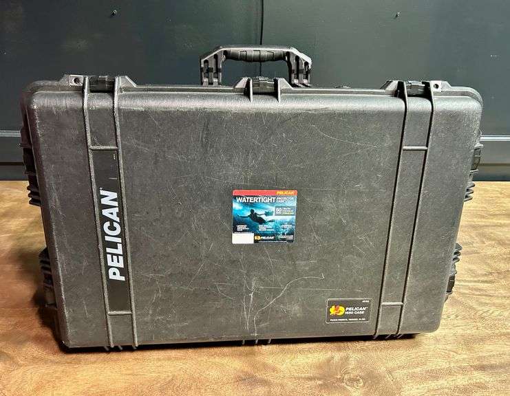 Pelican Rolling Case Waterproof 31” Wide