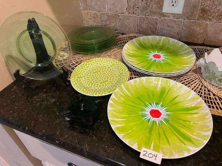 22 pc fun green lot (located in kitchen)