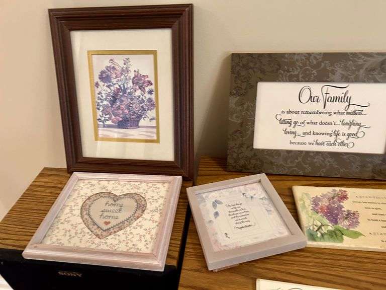 8pc Wall Decor (Located in Bedroom to the Left)