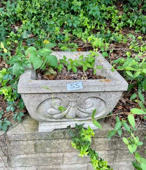 Concrete Planter 9”x13 1/4” (Located in Back Yard)